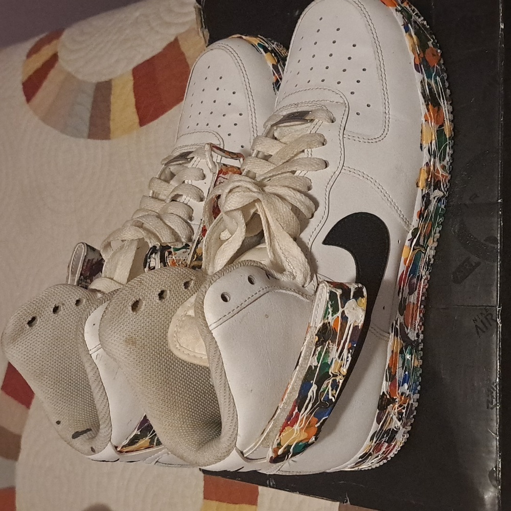 NIKE SNEAKER